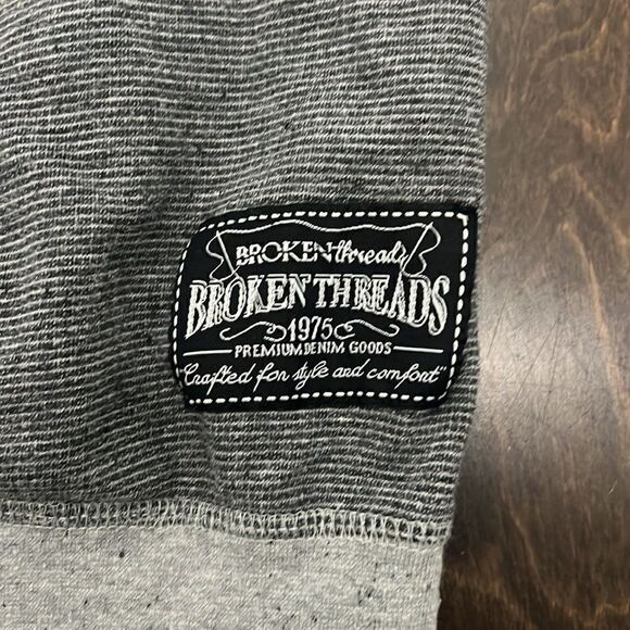 Men’s Broken Threads Long Sleev T Shirt - Thick Cotton - Size Medium - Excellent - Picture 2 of 4